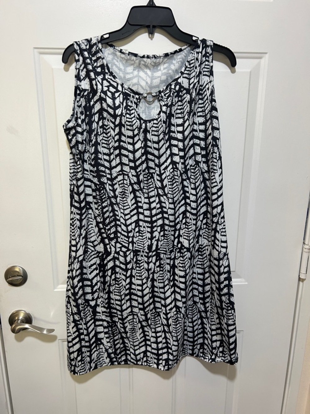 Sleeveless Black & White Patterned Women's Dress